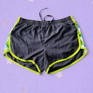 Pony Grey + green running shorts